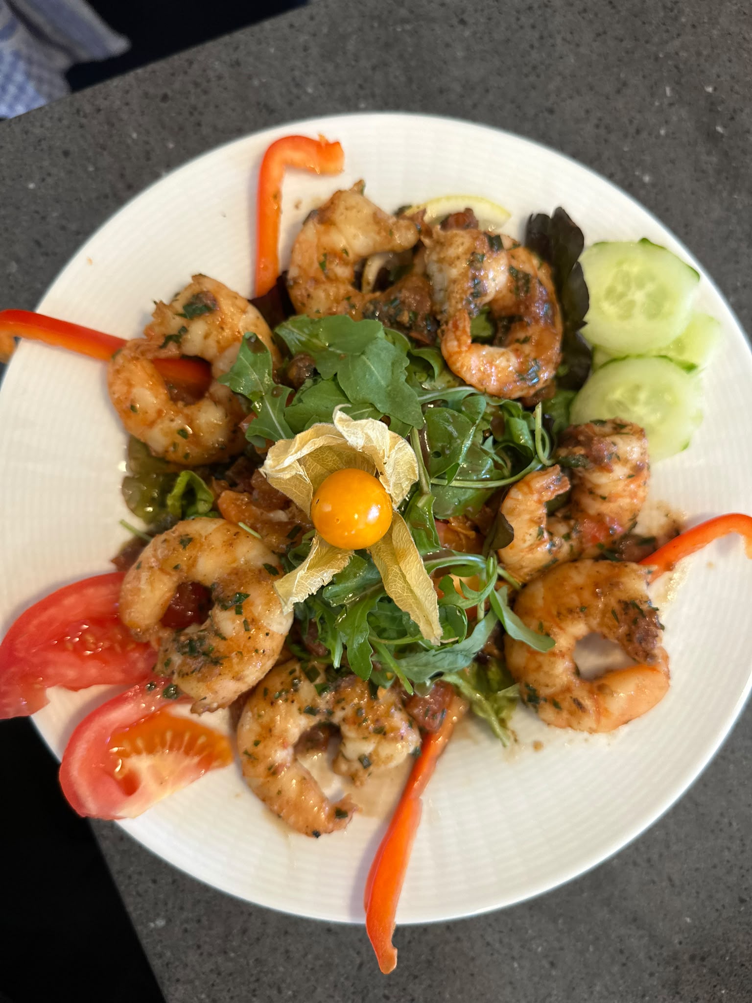 Salat mit Garnelen